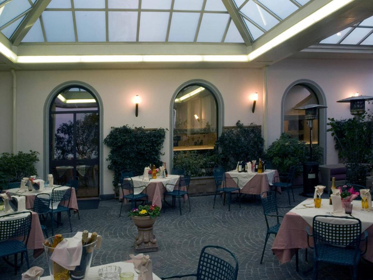 Hotel Verdi Boutique Hotel Парма Екстериор снимка