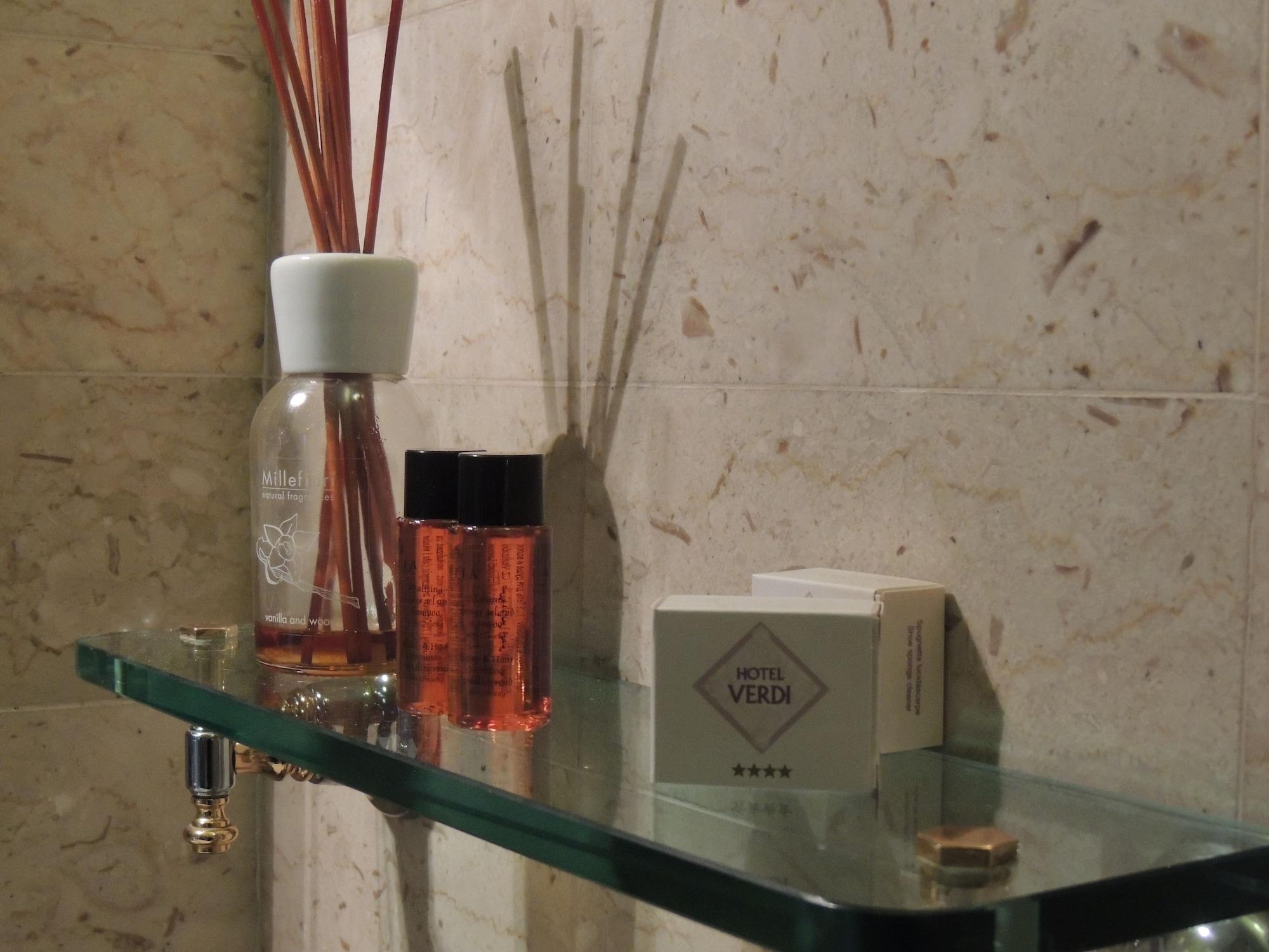 Hotel Verdi Boutique Hotel Парма Екстериор снимка