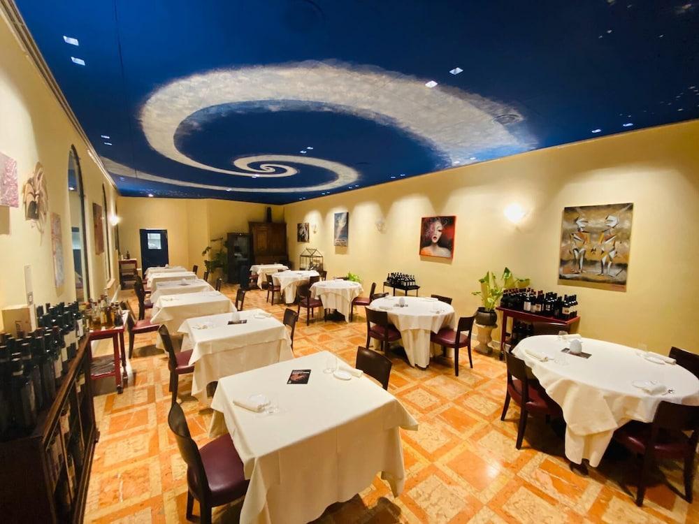 Hotel Verdi Boutique Hotel Парма Екстериор снимка
