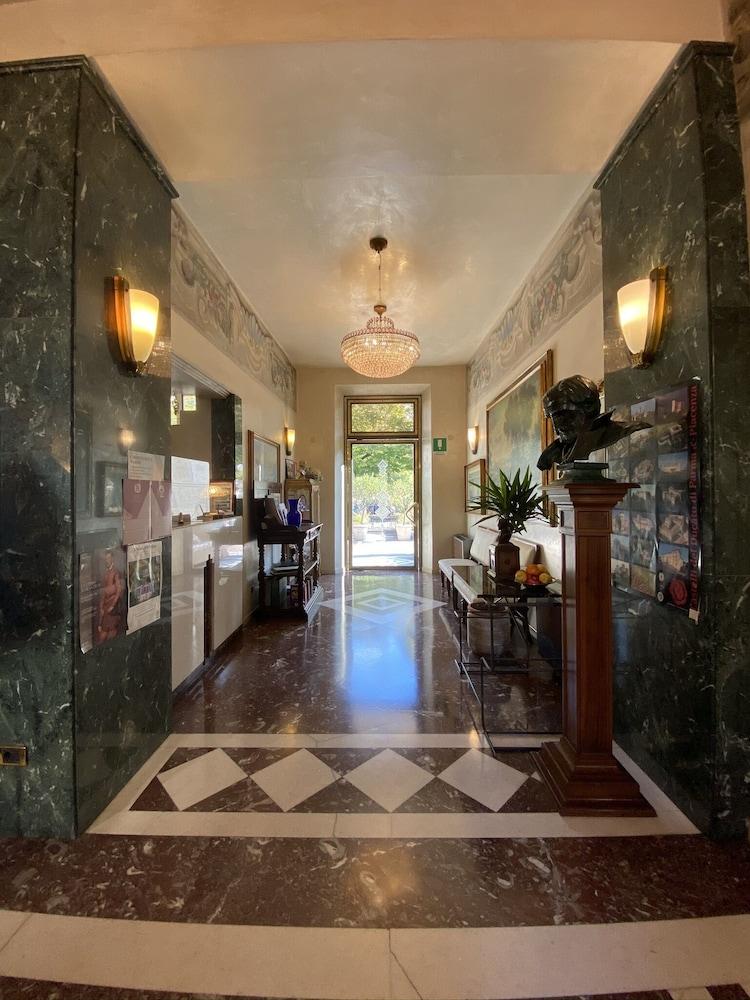Hotel Verdi Boutique Hotel Парма Екстериор снимка