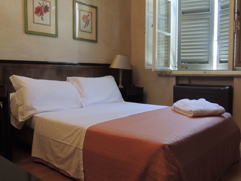 Hotel Verdi Boutique Hotel Парма Екстериор снимка